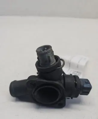 Volkswagen Golf III Engine coolant pipe/hose 124048624
