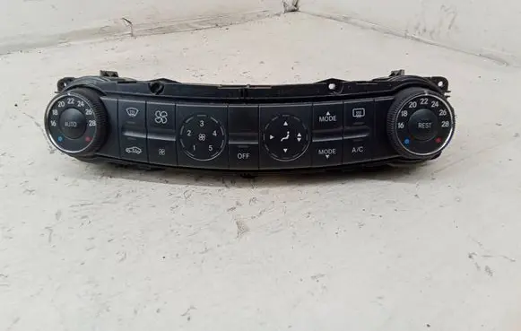 Mercedes-Benz E W211 Climate control unit 2118300490 00030606
