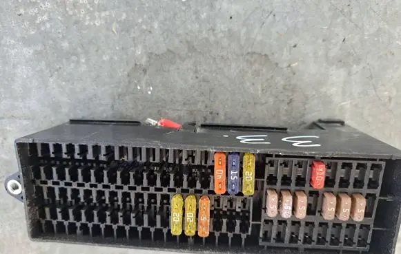 Volkswagen Golf V Fuse box set 1T1937615B