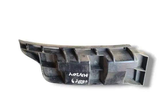Mercedes-Benz C W204 Front bumper mounting bracket A2048800503
