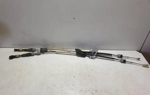 Hyundai Kona I Gear shift cable linkage J91009J07