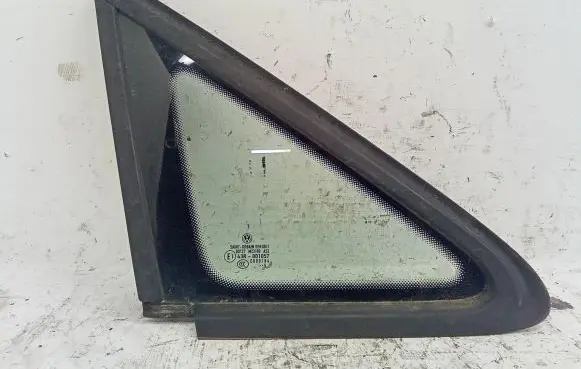 Volkswagen Caddy Front triangle window/glass 