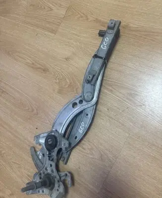 Volkswagen PASSAT B3 Front door manual window regulator 357837402