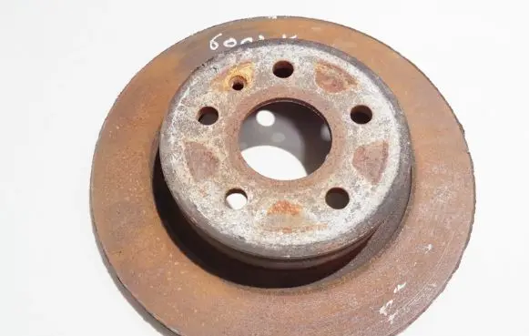 Opel Astra J Rear brake disc neventiuojamas