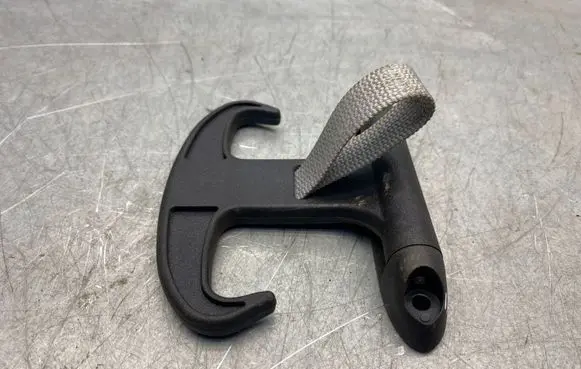 Skoda Octavia Mk2 (1Z) Tie down hook / loop 6Y5867615BB41 8592808