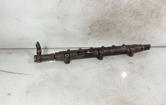 Volvo XC90 Fuel main line pipe 30622085 0445215015