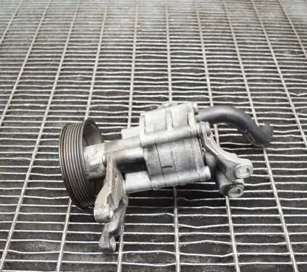 BMW 5 E60 E61 Power steering pump 6776834 6777406