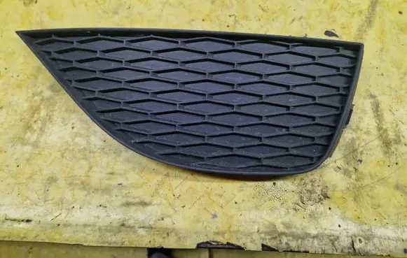 Seat Ibiza IV (6J,6P) Front bumper lower grill 6J0853666