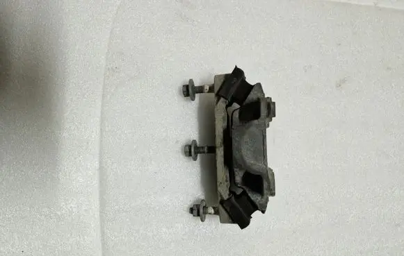 Jeep Grand Cherokee WL Gearbox mount 68576055AA