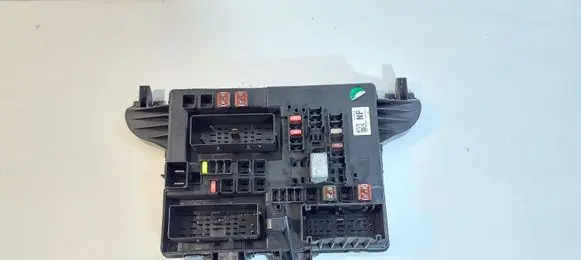 Opel Insignia A Fuse module 13277322