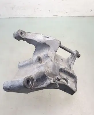 Volvo XC70 Engine mounting bracket 31401633