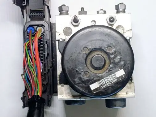 Mercedes-Benz C W204 ABS Pump A2045453932 A2044314012