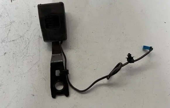 Mitsubishi Colt Front seatbelt buckle A4548600385 MN140662 17030551