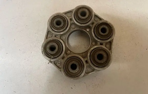 BMW 4 F32 F33 Rear prop shaft donut coupling/joint 760562905