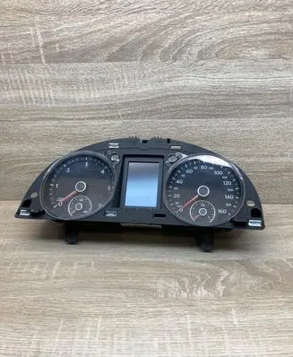 Volkswagen PASSAT B7 Speedometer (instrument cluster) 3AA920970A