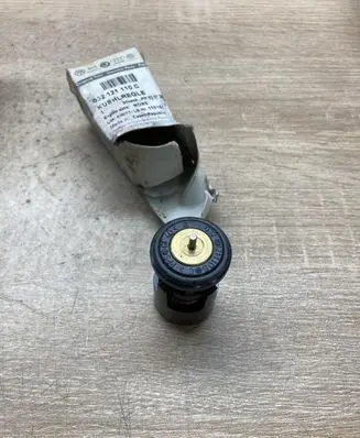 Volkswagen Polo III 6N 6N2 6NF Thermostat 032121110C 032121110B