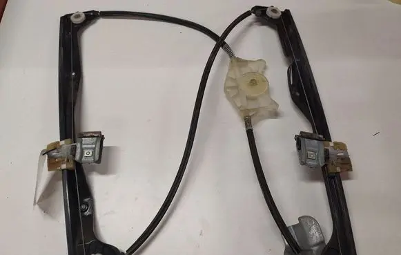 Volkswagen Touran I Front window lifting mechanism without motor 3570403