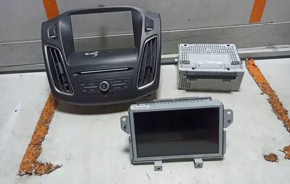 Ford Focus Radio/CD/DVD/GPS head unit F1BT18C815LL HM5T14G370GNG