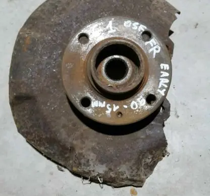 Volkswagen Golf I Front wheel hub 171407256