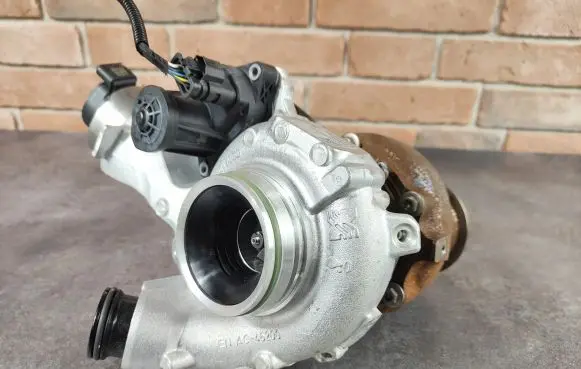 BMW X1 U11 Turbo 9885976