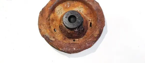 Mazda 626 Coil spring mount 