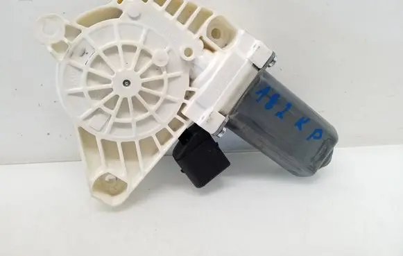 Mercedes-Benz CLS C218 X218 Front door window regulator motor A2078200642