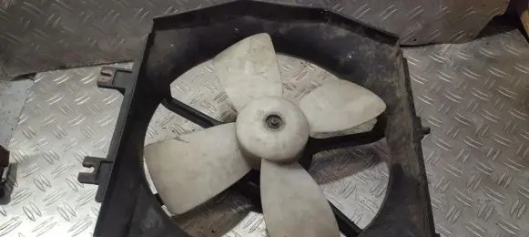 Radiator cooling fan shroud