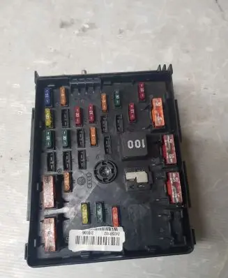 Volkswagen PASSAT B7 Fuse module 3C0937125A