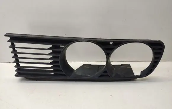 BMW 3 E30 Under headlight/headlamp trim 18760920