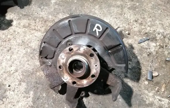 Volkswagen Golf Plus Front wheel hub