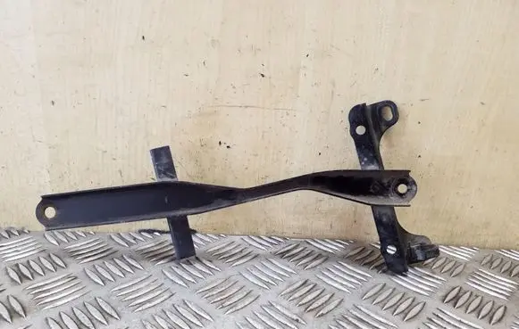 Toyota RAV 4 (XA30) Battery bracket 