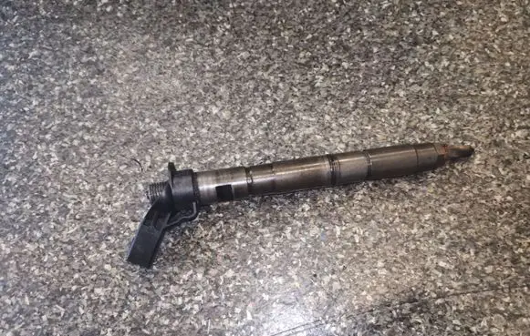 Audi A6 S6 C6 4F Fuel injector 059130277AH