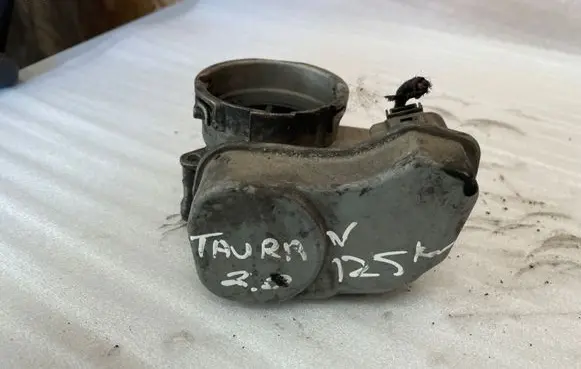 Volkswagen Golf Plus Throttle valve 03G128063B