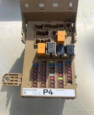 Subaru Forester SK Fuse module 82201SJ430