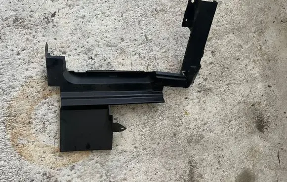 Nissan Note (E11) Intercooler air guide/duct channel 628239U000
