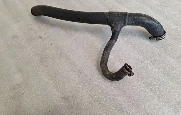 Audi 80 90 S2 B4 Engine coolant pipe/hose 8A0121101B