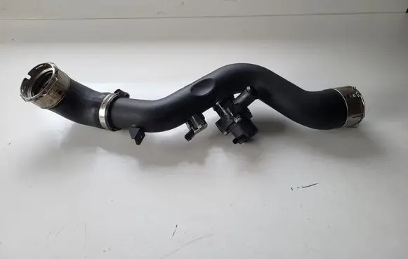 KIA Xceed Intercooler pipe mounting bracket 