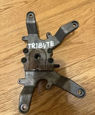 Mazda BT-50 Power steering pump mounting bracket 5204659