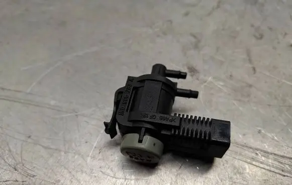Volkswagen Golf VI Turbo solenoid valve 1K0906283A