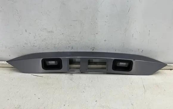Trunk door license plate light bar