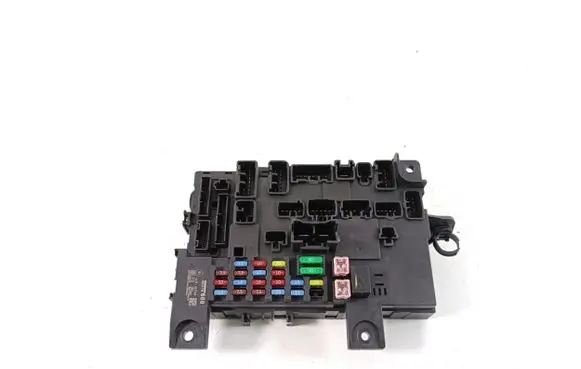 Mitsubishi Outlander Fuse module 8637B688