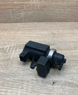 BMW 5 E39 Turbo solenoid valve 72279600 2247906
