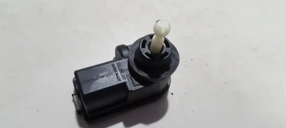 Ford Focus Headlight level adjustment motor XS4X13K198AB