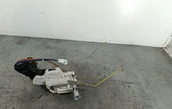 Suzuki Aerio Front door lock