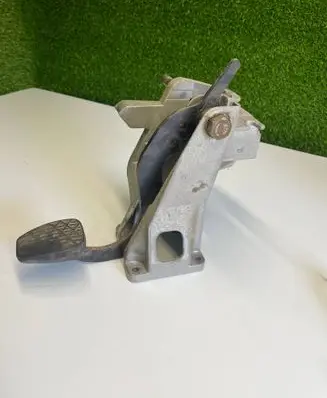 Volkswagen II LT Clutch pedal mounting bracket assembly 9012900419