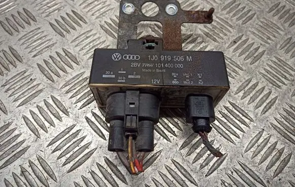 Volkswagen Fox Coolant fan relay 1J0919506M