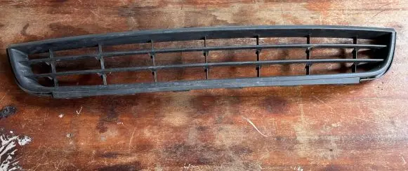 Volkswagen Jetta VI Front bumper lower grill 5C6853677