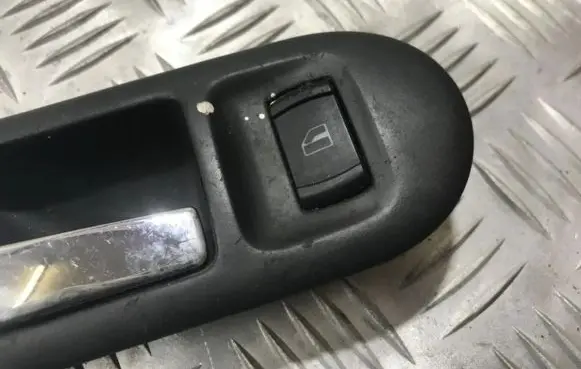 Volkswagen PASSAT B5 Electric window control switch 1j0959855