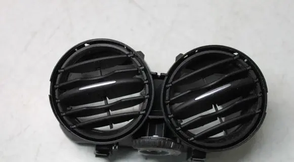 Volkswagen Golf V Dash center air vent grill 5M0819061