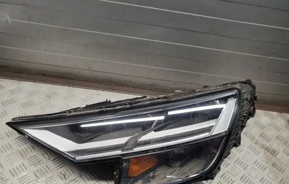Audi Q8 Headlight/headlamp 4M8941033B
